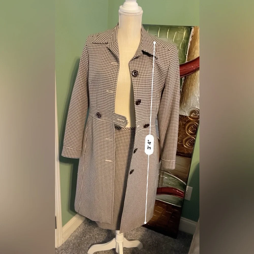 Stylish Houndstooth Coat, Skirt, and Pant Suit (3 Pieces), Size 8 - Picture 3 of 13
